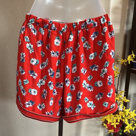 Xhilaration juniors red floral and stripes shorts size medium - Picture 2 of 3